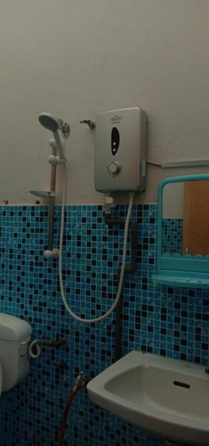 Baiti Homestay Gambang Luaran gambar