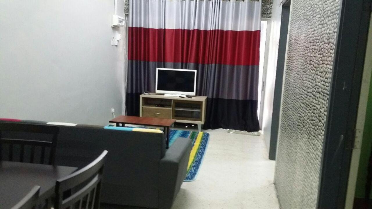 Baiti Homestay Gambang Luaran gambar
